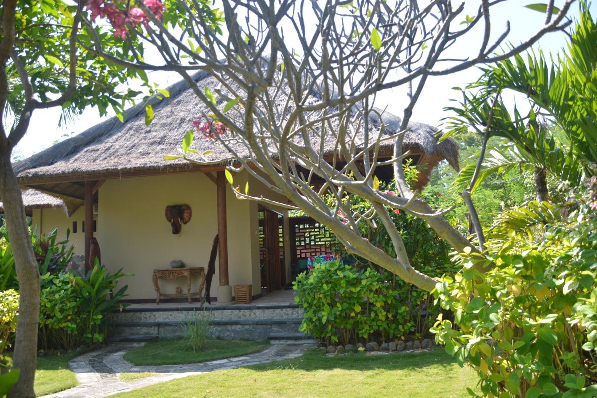 Sunia Loka Bungalows & Dive Center Pemuteran  Exterior photo